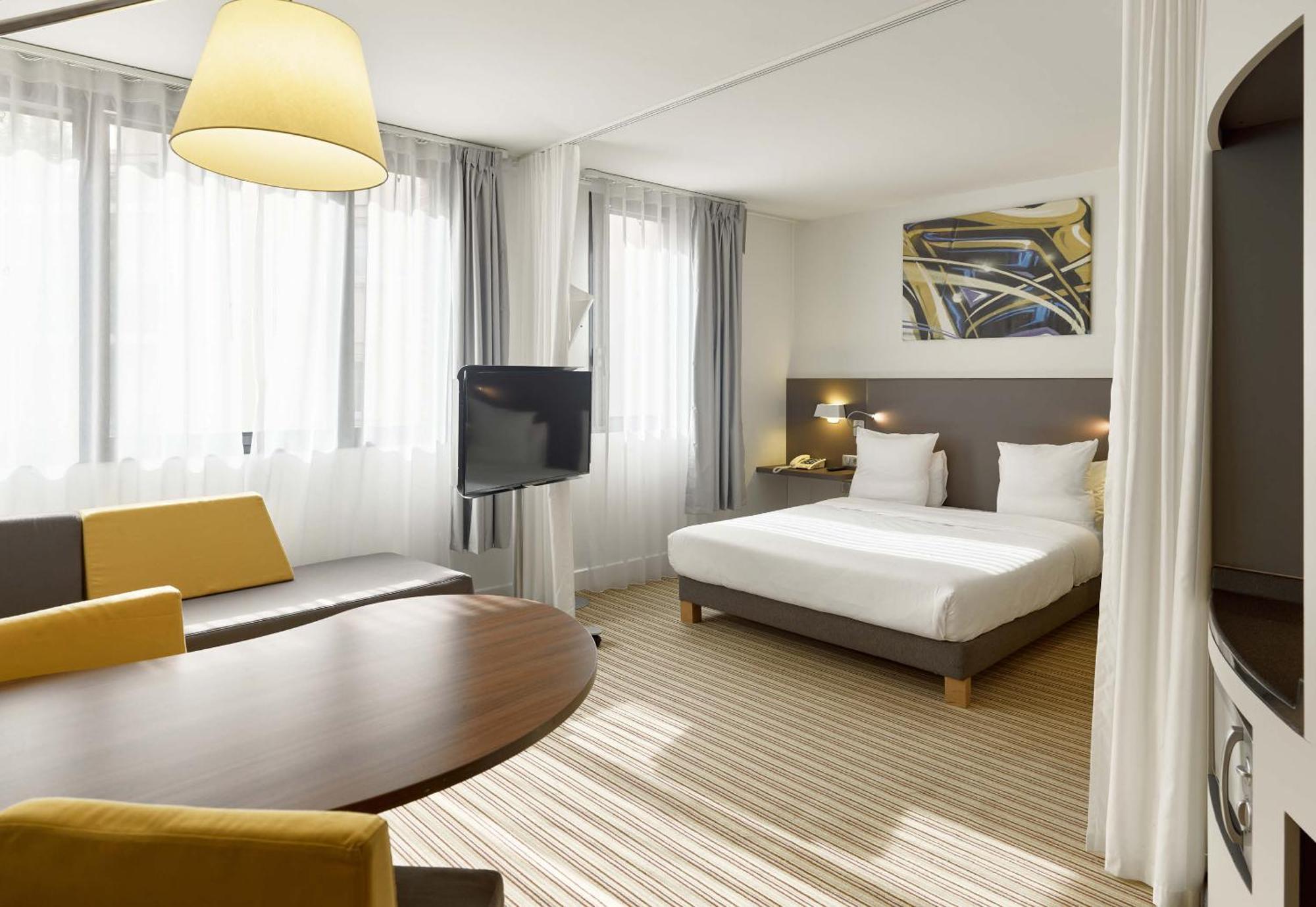 B&B Hotel Rueil-Malmaison Gare Εξωτερικό φωτογραφία