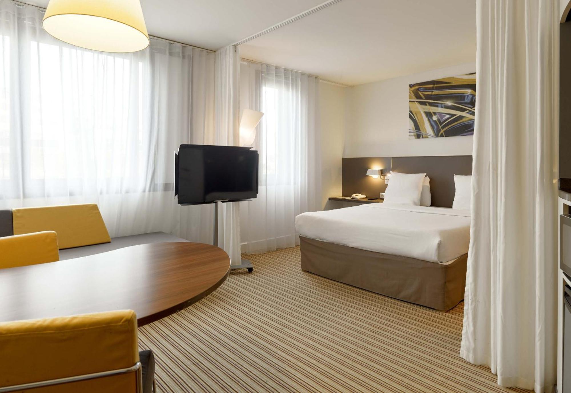 B&B Hotel Rueil-Malmaison Gare Εξωτερικό φωτογραφία
