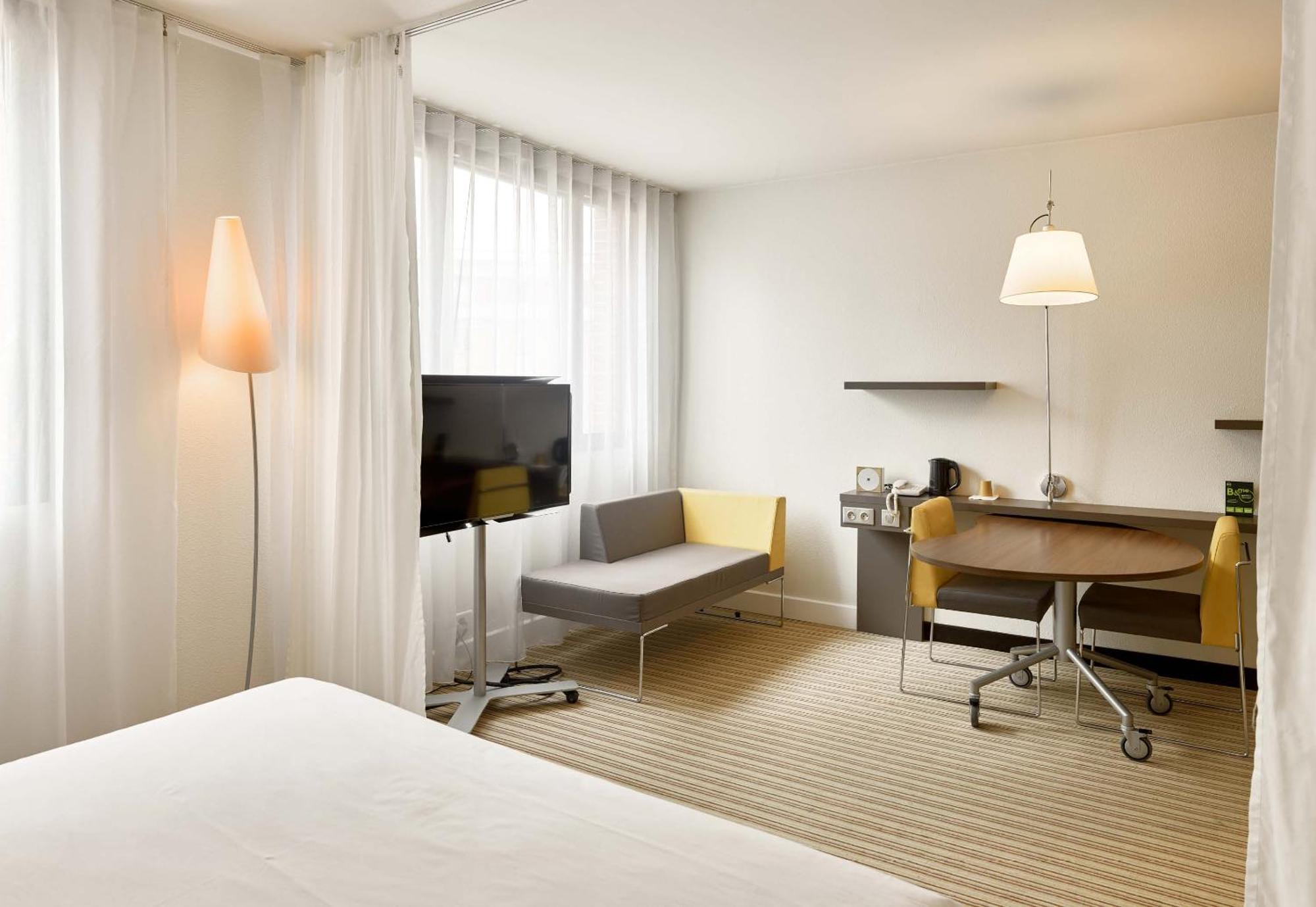 B&B Hotel Rueil-Malmaison Gare Εξωτερικό φωτογραφία