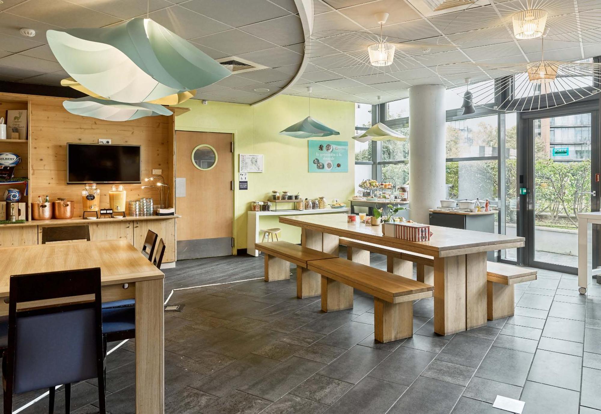 B&B Hotel Rueil-Malmaison Gare Εξωτερικό φωτογραφία