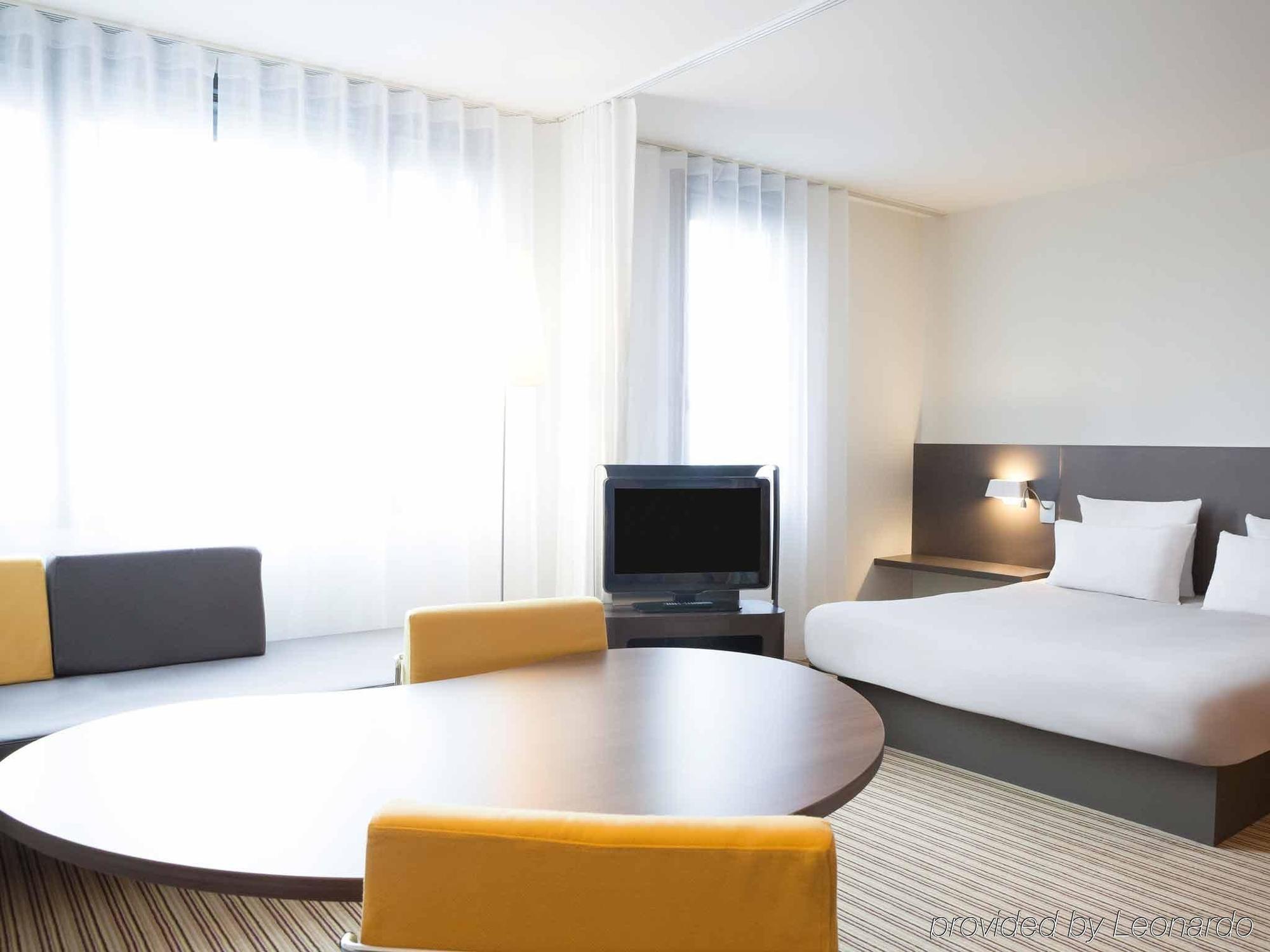 B&B Hotel Rueil-Malmaison Gare Εξωτερικό φωτογραφία