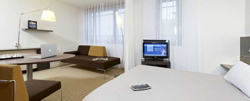 B&B Hotel Rueil-Malmaison Gare Εξωτερικό φωτογραφία