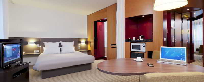 B&B Hotel Rueil-Malmaison Gare Εξωτερικό φωτογραφία