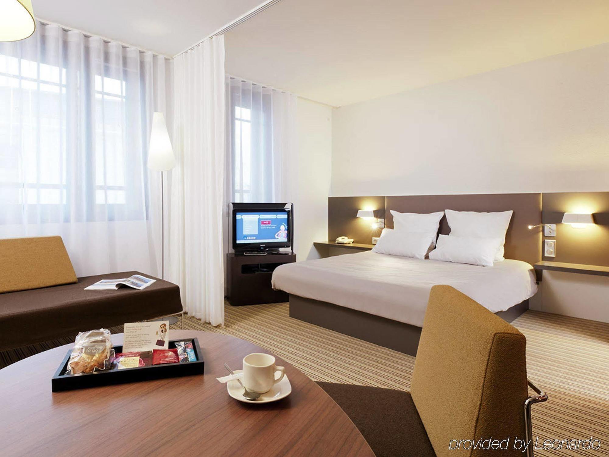 B&B Hotel Rueil-Malmaison Gare Εξωτερικό φωτογραφία