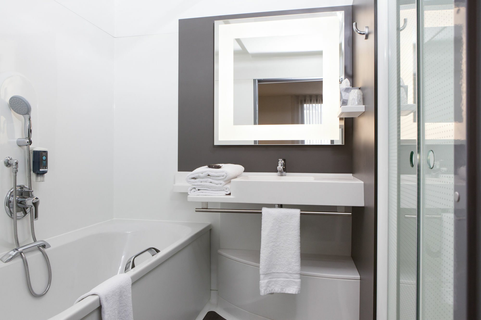 B&B Hotel Rueil-Malmaison Gare Εξωτερικό φωτογραφία